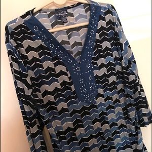 V-cut neck 3/4 sleeve top